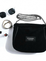 Best Seller! กระเป๋าสะพาย CHANEL PARFUME CROSSBODY BAG ของสมนาคุณจาก เคาเตอร์แบรนด์ดัง CHANEL เปิด/ปิด ด้วยซิบ มาพร้อมสายโซ่ที่ถอดได้ ด้านในซับกันน้ำ ที่จับรูดซิปเก๋ ปั้มแบรนด์ CHANEL ขนกระเป๋านุ่มเวอร์ จุของได้เยอะ ใช้เป็นกระเป๋าใส่เครื่องสำอางค์ ใช้ถือ 