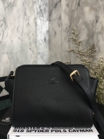 รุ่นใหม่ล่าสุดเลยห้ามพลาดน๊า !!! สาวๆ ที่กำลังหากระเป๋าเสะพาย เบาๆ ดีไซด์เก๋ๆ ขนาดกำลังดี แนะนำใบนี้เลยน๊า จากแบรนด์ KEEP =>> ตัวกระเป๋า เป็นหนัง saffiano ตัวเดียวกันกับ prada เลยค่า =>> น้ำหนักเบา จุเยอะ ดีไซด์ ทันสมัย เข้าได้กับทุกชุด =>&