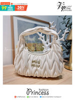 MIU MIU WANDER MATELASSÉ MINI HOBO BAG ไอเท็มสับๆอีกหนึ่ง ที่ต้องมีใช้ได้แล้ว กับกระเป๋าถือ/สะพาย ทรงโฮโบ คิ้วท์สุด ปังสุด ตัวแม่ อินฟลู ดาราเค้าใช้กันเพียบ