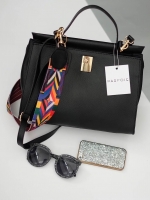 งานแท้ชนช้อป New Arrival! ใหม่ล่าสุดเลยจ้า จาก แบรนด์ PARFOIS ใบนี้ แม่ค้า เฟริมว่า สวยเกินคำบรรยาย ค๊า 〰〰〰〰〰〰〰 ตัวกระเป๋า ผลิตจากหนังเทียมผิวสัมผัสคล้ายหนังแท้ ลายหนังสวย ภายใน บุด้วยผ้าเนื้อดี พร้อมช่องใส่ของภายใน แยกเก็บของได้เป็นสัดส่วนสุดๆ คะ ที่สำคั