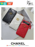 CHANEL LONG WALLET CARD PHONE HOLDER พร้อมส่งครบ 3 สี ❤️🖤🤍 พร้อมส่งที่ไทยค่าา กระเป๋าสตางค์รับทรัพย์ แนะนำรุ่นนี้เลยคะ งานพรีเมี่ยมกิ้ฟท์จากเค้าเตอร์ต่างประเทศ กระเป๋าสตางค์ทรงสวย สะดุดตา หนังสัมผัสลายด้าน จากแบรนด์ 𝗖 Ǖ