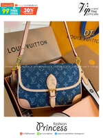 LV Diane Monogram Denim Bag กระเป๋าสะพายมัลติฟังก์ชั่น โมโนแกรมเดนิมสุดไอคอนิก ดีไซน์ใหม่ ออกมาได้น่ารักน่าใช้มากๆ สียีนส์สวยมีเสน่ห์