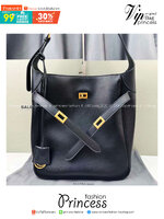 Balenciaga Tote Leather Shoulder Bag กระเป๋าสะพายไหล่ทรงโท้ทดีไซน์สวยเลิศ!! ไม่ซ้ำ เอกลักษณ์ที่โดดเด่นด้วยรูปทรงใช้งานง่าย ภายในกระเป๋าเป็นช่องโล่ง จุของได้เยอะ