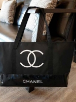 Chanel tote bag New! กระเป๋าใบใหญ่ทรง Tote จากแบรนด์ Chanel VIP gift Bag ของแท้ 100% ทำจากผ้าหนา Polyester ฐานล่างกระเป๋าทำจากหนังแก้วผิวมันเงา สวยหรู สกรีนโลโก้ ชาแนลหน้าหลัง หัวซิปปั๊มโลโก้ ด้านในกว้างจุได้เยอะ จะสะพายไปเรียน ไปยิมก็ดูดีค่ะ