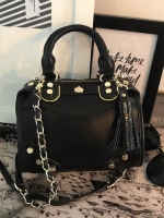 รุ่นใหม่ล่าสุด จากแบรนด์ KEEP ขนาด มินิ หนังสีดำ ตัดขอบลายงูสวยเกร๋ มากคะ ขนาดตอบทุกโจทย์การใช้งาน อะไหล่ทองตัดสีกระเป๋าทำให้ดูหรูขึ้น ตัวกระเป๋าขนาดกำลังดี จุของคุ้ม น้ำหนักเบา ดูแลรักษา มัน พร้อมสายสะพายยาว ภายในมีช่องซิป และช่องใส่ของจุกจิก 2 ด้าน เลยค