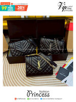 YSL envelope medium in matelassé leather shoulder bag กระเป๋าสะพายไหล่สุดฮอต โทนสีดำขับผิวสวยคลาสสิคตลอดกาล ทรงสวยดีไซน์เรียบหรู ดูติดแกลมสุดๆ โดดเด่นด้วยโลโก้ด้านหน้า เพิ่มดีเทลความผู้ดี
