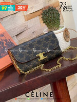 CELINE INSPIRED 2IN1 LONG WALLET ใครมีของที่ต้องจัดเก็บในปริมาณมาก จะต้องถูกใจกระเป๋าสตางค์ผู้หญิงใบนี้แน่นอน เนื่องจากมีช่องแยกย่อยสำหรับใส่ธนบัตร เหรียญ และบัตร รวมแล้วกว่า 10 ช่อง ให้คุณจัดเก็บของต่าง ๆ ได้เป็นสัดส่วน นอกจากนี้ ยังมีช่องใส่ของเบ็ดเตล็ด