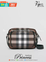 Burberry Vintage Check And Leather Crossbody Bag / Burberry Check Crossbody รุ่นใหม่ล่าสุด คุณผู้ชายช็อปด่วนค่า 🇬🇧 NEW ARRIVAL วัสดุ CANVAS อยู่ทรง ด้านหน้มีช่องซิปใส่ของหนึ่งช่อง ช่องหลักปิดเปิดด้วยซิป Rare items เด็ดๆแบบนี้ห้ามพลาดน้าาา