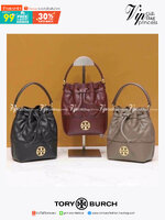 TORY BURCH WILLA MINI BUCKET BAG สุดปัง กระเป๋าสะพายทรงบัคเก็ต สวยผู้ดี โดดเด่นด้วยโลโก้สีทองดูหรู อัพลุคผู้ดี๊ผู้ดี วัสดุหนังแท้ ดีไซน์บุนวม เส้นคมดีเทลหรู เปิด-ปิดหนังรูดปากกระเป๋า มีหูหิ้วในตัว คล้องแขนเก๋ๆ ภายในเป็นช่องโล่ง มีช่องย่อย ใส่ของสำคัญจุกจิ