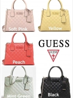 Guess Elliana Quilted-Look Handbag กระเป๋าสะพายรุ่นใหม่ล่าสุดจาก Guess วัสดุหนังนิ่มเรียบ แต่งลายตารางสวยดูมีดีเทล ขนาดกำลังดี น้ำหนักเบา ด้านหน้าประดับโลโก้แบรนด์แบบนูน มีช่องใส่ของหลายช่อง เปิดปิดด้วยกระดุมแม่เหล็กและช่องซิป ภายกว้างมีช่องใส่ของแยกเป็นส