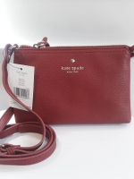 KATE SPADE NEW YORK กระเป๋าสะพายขนาดเล็ก หนังนิ๊มนิ่ม เปิดปิดด้วยซิป มีที่จับหนังเก็ๆ ด้านในมีช่องซิป+ช่องใส่ของจุกจิก ใส่กปต.สั้น + มือถือได้ทุกรุ่น น้ำหนักเบา สายพะพายปรับได้แบบเข็มขัด สะพายชิวๆ Minimal look น่ารักมากๆค่ะ