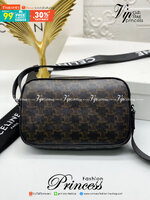CELINE Medium Messenger bag in Triomphe Canvas / Celine Camera Bag กระเป๋าทรงครอสบอดี้ ใช้ได้ทั้งชายหญิง ขนาดกลางกำลังดี น้ำหนักเบา รูปทรงใช้งานง่าย ภาพสินค้าถ่ายจากงานขายจริง ใช้งานต่างประเทศได้