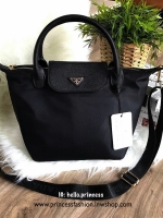 PRADA NYLON BAG WITH ZIP กระเป๋าถือหรือสะพายทรงสวย วัสดุ nylon เนื้อหนา ขนาดกำลังดี น้ำหนักเบา ดูแลรักษาง่าย เปิดปิดด้วยฝาปิด กระดุมแม่เหล็ก และช่องซิป ภายในกว้างใส่ iPad ได้ มีช่องซิป และช่องเล็ก บุผ้าเนื้อดีลายแบรนด์ อะไหล่ทอง สายสะพายยาวถอด ปรับได้ fre