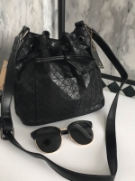 ทรงขายดี น่ารักมาก Size L คะ David Jones Bucket Leather (bag) กระเป๋าสะพายข้างดีไซน์เกร๋มาก สีดำสวยมาก #chic รุ่นนี้ รูปแบบน่ารัก แอบเก๋ด้วยดีไซด์ของตัวกระเป๋า และที่มัดสายกระเป๋า ด้านหน้ามีช่องเก็บของให้คะ ภายในมีช่องเก็บของจุกจิกได้ #มีถุงผ้าแบรนด์ให้คะ