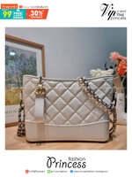 CHANEL Gabrielle Bag Medium สวยคลาสสิค No.1 ต้องยกให้ไอเท็มนี้เท่านั้น กับกระเป๋าสะพายซิกเนเจอร์ ดีไซน์ไม่เหมือนใคร เป็นเอกลักษณ์ ใช้งานได้หลากหลาย สะพายได้ไม่ซ้ำ