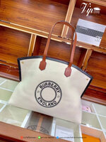 BURBERRY FRAGRANCES TOTE BAG WITH CLUTCH VIP GIFT WITH PURCHASE (GWP) พรีเมี่ยมกิ๊ฟ Limited Edition