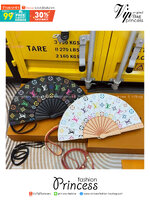 LV Fan Clutch Bag Monogram Flower กระเป๋าทรงคลัชรูปทรงคล้ายพัดพับได้ ดีไซน์น่ารักสดใส ใหม่ล่าสุด โดดเด่นไม่เหมือนใคร