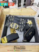 DIOR SET BAG / DIOR 30 Montaigne Bag / DIOR ANAGRAM BOX SET / CD LIMITED EDITION GIFT BOX WITH GOLD STAR BOUTIQUE SET พร้อมเสิร์ฟครบชุด แรร์ไอเท็ม ที่ถูกรวมไว้ในหนึ่งเดียว กับ gift box limited จัดให้ทั้งกระเป๋าสะพายสุดหรู กระเป๋าสตางค์ใบสั้นรุ่นคลาสสิค แล