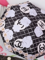 Chanel UV UMBRELLA VIP GIFT with box & sleeve Vip Gift Chanel ของแท้ 100% มาจร้าา ร่มงาน rare items หายากมากจ้ารุ่นนี้ ลาย อมตะของแบรนด์ chanel เลยทีเดียวเหมาะแก่การพกพามากค่ะ ขนาดกระทัดรัดพกพาง่าย แต่คุณภาพไม่กระทัดรัดนะคะ สำหรับกันฝนกันแดดเคลือบ UV50+ ป