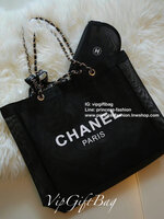 Chanel Shopping Ribbin bag With Chain With + Cosmetic Pouch กระเป๋าสะพายใบใหญ่ทรง Shopping พร้อมกระเป๋าใส่เครื่องสำอางค์ ใบเล็ก จากงานพรีเมี่ยมกิ้ฟของแท้นำเข้าจาก Chanel Perfume Counter ใบใหญ่วัสดุ Nylon โปร่ง **อะไหล่ทอง เปิดปิดด้วยแถบแม่เหล็กซ่อนด้านใน 