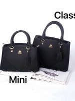 รุ่นขายดีที่สุด 👍 จากแบรนด์ KEEP รุ่น Elegance รอบนี้เข้ามา 2 size ให้เลือกเลยค่า **จุดเด่นที่ >หนังคุณภาพ ลายหนัง saffiano > ถือสะพายเข้าง่ายกับทุกชุด >ทรงสวยมากคะ ขนากกระเป๋ากำลังดีคะ ใส่ กปต ยาว มือถือได้ทุกรุ่น > มีช่องย่อยแบ่งเก็บ