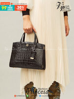 Tory Burch Walker Embossed Small Satchel Collection นี้เหมาะสำหรับผู้หญิงที่มีความสุขุมและเป็นผู้ใหญ่ เพราะดีไซน์ของกระเป๋าหนังรุ่นนี้ได้ผลิตออกมาโดยเน้นความเรียบง่าย เป็นทางการและดูแพง