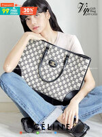 CELINE LARGE TOTE BAG VIP วัสดุ CANVAS ทรงเหลี่ยมดีไซน์ Casual สวยคลาสสิคสไตล์สาว Lisa ใบใหญ่ใส่สัมภาระได้เยอะจุใจภายในโล่งกว้าง ใส่เอกสาร A4 หนังสือ กระเป๋าสตางค์ มือถือ ของใช้ได้เยอะ หูจับหนังเเข็งแรงจับถนัดมือจะถือหรือสะพายก็ดูดี ไอเท็มแนะนำฮิตพร้อมส่ง