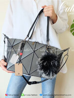 ห้ามพลาดเลยน๊า !! มาใหม่ กระเป๋าถือ/สะพาย ทรงสวย เหมือนซื้อ1ได้4 โอ้ย 🤩🤩 คุ้มสุดๆไปเลยค่า เพราะตัวกระเป๋าปรับได้ถึง4 แบบตามการใช้งานเลยน๊าแถมตัวกระเป๋าน้ำหนักเบาอีกด้วย ✨✨✨ สายสะพายถอดได้แถมสายยาวให้อีก 1 เส้น กระเป๋าท