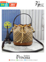 TOP ORI หนังแท้ | เกรดดีสุด TORY BURCH T Monogram Calf Hair Bucket Bag caramel brown colour-block panelled design ใหม่ล่าสุดได้สวยก่อนใคร กับกระเป๋าบัคเก็ตยอดฮิตดีไซน์ใหม่ แต่งโลโก้ด้วยขนเฟอร์สวยหรู โทนสีน้ำตาลขับผิว