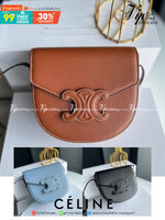 หนังแท้ CELINE BESACE cuir triomphe in Smooth calfskin / CELINE TRIOMPHE CLOSSBODY BAG หนังแท้ทั้งใบสวยหรู แบบใหม่ล่าสุด โลโก้หนังสมูทคลาสิก เหมาะกับสาวๆในวันที่อยากครอสบอดี้ชิลๆ ห้ามพลาดค่ะ!