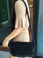 ☃ #กระเป๋าจากงานOutletแท้ 🎈#ภาพถ่ายจากงานขายจริงทั้งหมดนะคะ 🎄New In! ที่หลายคนถามหา มาแล้วจ้า จาก chanel vip gift แบรนด์ดังสุดหรู เป็นกระเป๋า ใบสวยรุ่นหายาก จุของได้เยอะ ขนาดกำลังดี เลิศมาก ใช้แล้วไฮโซ สวยเกินราคาแน่นอนคะ ขนเฟอร์นิ่