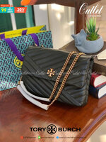 ของแท้ 💯% Tory Burch Kira Chevron Quilted Convertible Leather Crossbody Bag เป็นกระเป๋าที่ใช้ในการออกงานสำคัญหรือวันที่มีปาร์ตี้สังสรรค์ คุณควรเลือกใช้กระเป๋าที่มีดีไซน์สะดุดตา