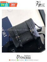 DIOR Hit the Road Messenger Bag with Flap กระเป๋าสะพายทรงแมสเซ็นเจอร์ รูปทรงใหม่ทันสมัย สง่างามเหนือกาลเวลา เกรดออริ สลับแท้ 1:1