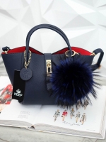 โฉมใหม่ ไฉไลกว่าเดิม 🌈everyday keep handbag 👑สวย หรู เวอร์วัง อีกแล้วค่า 👍 กระเป๋า ถือ//สะพายข้าง หนังสวยๆ มาพร้อมพวงกุญแจ ปอมปอม ฟรุ้งฟริ้ง ขนเฟอร์แท้ ยิ่งใช้ยิ่งฟูสวย น่ารักมาก เข้ากับกระเป๋าคะอย่างดี กระเป๋า เนื้อนิ่มหนา อยู่ทรง