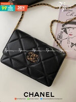 หนังแท้ VIP GIFT CHANEL classic shoulder crossbody bag วัสดุหนังเรียบเนียนสวยผู้ดีม๊ากกก งานอยู่ทรงคุณภาพดีตามแบบฉบับของแบรนด์ ขนาดกำลังดี น้ำหนักเบา ด้านหน้ามีโลโก้แบรนด์อะไหล่หรู มีช่องใส่บัตร ใส่ของจุกจิก เปิดปิดด้วยฝาปิดกระดุม งานตัวจริงสวยมากๆ ถูกใจร