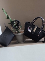 กระเป๋าทรงน่ารักๆ รับ Summer นี้เลยค่า KEEP ‘ Basket ‘ Handbag > ทรงน่ารัก (ราคานี้แถม ปอมๆ และผ้าพันหูกระเป๋าให้ 2 ผืน เข้า Set ) > มีใบเล็กด้านใน ให้อีก 1 ใบ สามารถเอาออกมาใช้สะพายได้ ( เหมือนซื้อ1ได้2 ) >น้ำหนักเบา ใบเล็กกะทัดรัด เหมาะกับ Summ