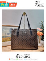 COACH NINA TOTE IN SIGNATURE CANVAS CL399 พร้อมส่ง 2 สี กระเป๋าโท้ทสะพายไหล่ ใบใหญ่ คอลเลคชั่นใหม่ ตอบโจทย์คนที่ชอบใส่ของเยอะๆได้อย่างดี ดีไซน์รูปทรงคลาสสิค เรียบหรู