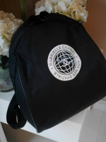 ุ่นที่หลายคนรอคอย! พร้อมส่งที่ไทยคะ CHANEL GABRIELLE VIP BACKPACK กระเป๋าเป้ดีไซน์เก๋จากงาน VIP GIFT แบรนด์ดังอย่างชาแนล ตัวกระเป๋าทำจาก NYLON เต็มใบ กันน้ำได้ ด้านในจุของได้เยอะ มีช่องซิปแยะอีกช่อง สายสะพายยาวปรับได้ ด้านหน้าสกรีนโลโก้สวยงามค้า จะสะพายทั