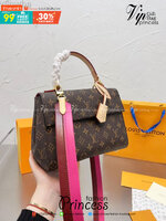 LV Cluny BB Monogram กระเป๋าสะพายหนังลายโมโนแกรมเปิดหน้า เป็นอีกทรงที่ขายดีมากเพราะใช้งานง่ายใช้ได้อเนกประสงค์ ด้านในกว้าง งานใช้สลับขึ้นแบบจากงานจริงเป๊ะเที่ยบเท่า แรร์ไอเท็มที่สาวๆต้องมี! มีหูจับในตัวและสายครอสบอดี้มาให้ ใช้งานง่าย เหมาะกับทุกสไตล์การแต