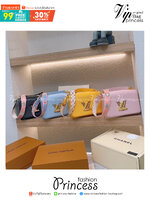 LV TWIST MM Epi BAG 9" น้องคนสวยรุ่นหายาก ที่สุดของความสวยหรูคลาสสิค กระเป๋าสะพายที่มีลูกเล่น เพิ่มดีเทลให้น่าใช้งาน วัสดุหนัง epi สวยคม ทนทาน ลวดลายเส้นไม้ แบบไม่มีใครซ้ำ