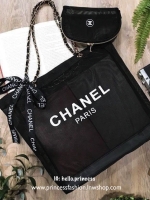 Chanel GWP Shopping Bag With Pouch VIP Gift With Purchase 2 in 1 กระเป๋าสะพายทรง Shopping Bag พร้อมกระเป๋า Pouchใบเล็กเเพ็คคู่ VIP. gift แท้ จาก Chanel Perfume Counter วัสดุ Nylon โปร่ง คุณภาพดี ใบใหญ่ เปิดปิดด้วยแม่เหล็กซ่อนด้านใน พร้อมสายสะพายโซ่อะไหล่ท