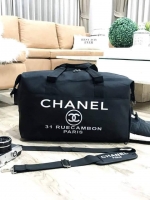 CHANEL VIP GIFT Large Travel Bag กระเป๋าเดินทาง Gift With Purchase รุ่น Limited Edition ของเเท้จาก Chanel Perfumes Counter วัสดุ NYLON เนื้อหนา สีดำสกรีนโลโก้ด้านหน้า เปิดปิดด้วยซิป หัวซิปแบรนด์ ใบใหญ่ จุใจ พิเศษ! มีช่องใส่รองเท้าด้านข้างแยกเป็นสัดส่วน ปร