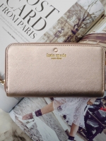 Best Seller แห่งปี **ถือแล้วหรูมาก 🎻 กระเป๋าสตางค์ใบยาวซิปรอปยี่ห้อ KATE SPADE กระเป๋าเงินหนังลาย saffiano อะไหล่สีทอง น้ำหนักเบา ด้านในมีช่องซิปใส่เหรียญ ใส่บัตร ใส่ธนบัตรได้จำนวนมาก ใบนี้สวยรับทรัพย์จริงๆ นานๆมาทีนะคะสีนี้ รีบคว้าด่วนเลยคะ