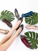 New In กับรองเท้า KEEP รุ่น BALELA FLAT SHOES ดีเทลรองเท้า = รองเท้า หนังแกะแท้ทั้งคู่ ( ด้านนอก และ ซับในด้านใน ) ผิวสัมผัสละเอียด ใส่แล้วสบายเท้ามากๆ มากๆค่า =รุ่นนี้ หน้าเท้ากระชับเก็บรูปเท้า เน้นช่วงเท้าเรียวขึ้น = พื้นรองเท้า เสริมแผ่นรองเท้า หนา - น