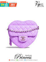 CHANEL Heart Bag Lambskin & Gold-Tone Meta ใหม่มาก สวยมาก มงมาก!! กระเป๋าสะพายสุดคิ้วท์ ที่ดีไซน์รูปทรงหัวใจไม่ซ้ำใคร น่ารักทุกสี น่าใช้ไปเลยแม่!! วัสดุหนังแกะฟอกสี เปิด-ปิดด้วยซิป ด้านหน้ามีช่องเก็บของจุกจิก ภายในเป็นช่องโล่ง ใส่มือถือ ใส่กระเป๋าสตางค์สั