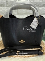 COACH HADLEY HOBO 21 BAG กระเป๋าถือหรือสะพายข้าง เรียบหรู หนังแท้ลายโทโก หนังนิ่ม ปรับเปลี่ยนได้ 2 ทรง ปากกระเป๋ามีกระดุมแม่เหล็ก พร้อมตะขอเกี่ยว ภายในกว้าง ใส่ wallet ยาว mini iPad และของใช้ได้จุ พร้อมสายสะพายยาส ถอด ปรับระดับได้ค่ะ Must have!