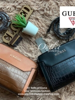 Guess Trylee Cross Body Bag รีออเดอร์รุ่นขายดี!! กับกระเป๋าทรง crossbody ใบนี้ ขนาดกำลังดี ใส่กระเป๋าสตางค์ทรงยาวพร้อมกับมินิไอแพคได้ เปิดปิดด้วยซิปเดียวด้านบน ภายในบุผ้าลาย signature ของ guess มาพร้อมสายสะพายยาว106cmปรับระดับได้ถึง 5 ระดับสามารถถอดสายได้