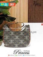 CELINE SHOULDER BAG VIP วัสดุ TRIOMPHE CANVAS ดีไซน์สวยหรูฮิตสุดในเกาหลี! หนังสวยอยู่ทรงกันน้ำ เปิดปิดด้วยซิปแบรนด์สีทอง ภายในโล่งกว้างและจุ สามารถใส่มือถือ กระเป๋าสตางค์ ของใช้ได้เยอะ สายสะพายหนังปรับได้อะไหล่ทองหรูมีโลโก้แบรนด์ ไอเท็มแนะนำพร้อมส่งที่ไทย