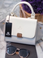 Best Seller !! ทรงที่ขายดีที่สุด #2in1 กระเป๋า KEEP mini office handbag ทรงสวย ทันสมัย -ปรับใช้ได้ถึงสองทรงคะ เก็บด้านข้างกระเป๋าได้ -ใช้หนังแกะสังเคราะห์ เนื้อดีมาก -ขนาดกะทัดรัด น้ำหนักเบา -ภายใน 2 ช่องซิป และช่องเก็บมือถือ แยกเก็บ-ของเป็นระเบียบมากๆคะ