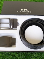 Coach Men's Belt Gift Set ชุดเข็มขัดสำหรับคุณผู้ชาย วัสดุหนังคุณภาพดี หัวเข็มขัดถอดเปลี่ยนได้ 2 แบบ 2 สไตล์ สายเข็มขัดพิมพ์ลายแบรนด์ signature สวยหรู ด้านในเป็นสีดำเรียบ พร้อมส่งในราคาสุดคุ้ม มาพร้อมกล่องแบรนด์จะมอบเป็นของขวัญในโอกาสพิเศษก็เหมาะค่ะ